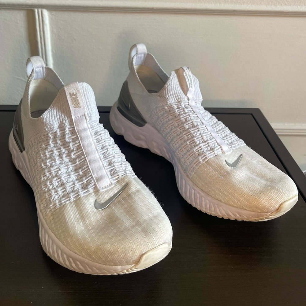 Nike React Phantom Run Flyknit 2 White / Metallic Running Shoe Size 10 women’s